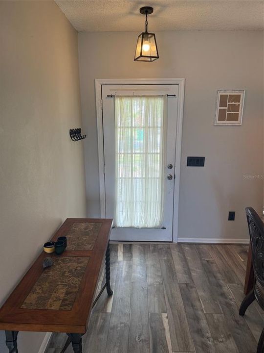 For Rent: $2,850 (3 beds, 2 baths, 1817 Square Feet)