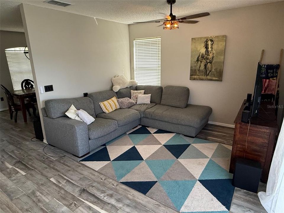 For Rent: $2,850 (3 beds, 2 baths, 1817 Square Feet)