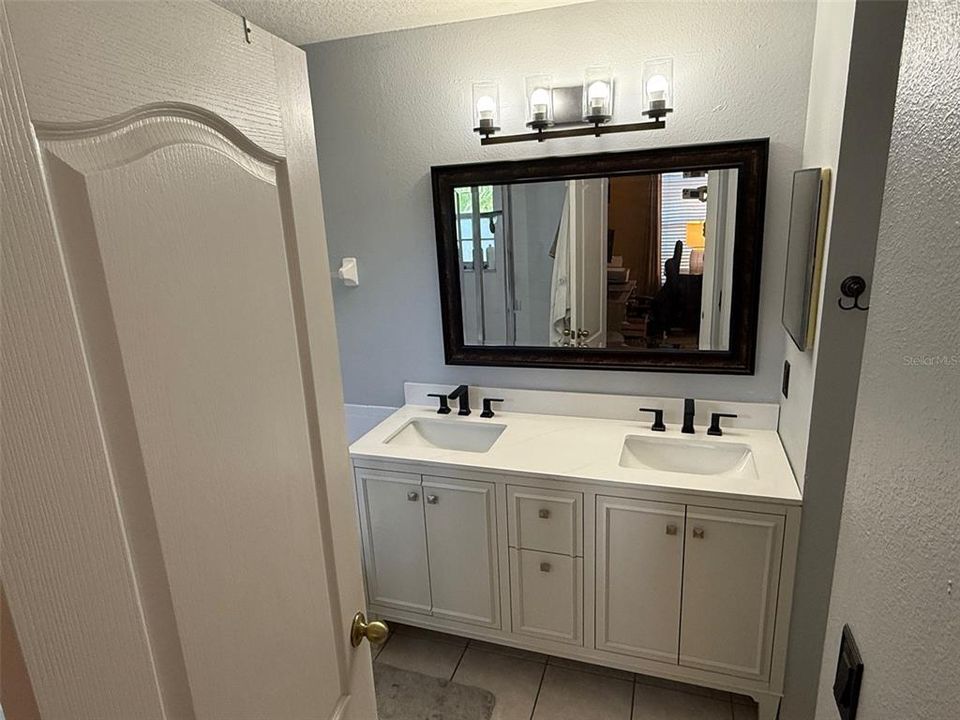 For Rent: $2,850 (3 beds, 2 baths, 1817 Square Feet)