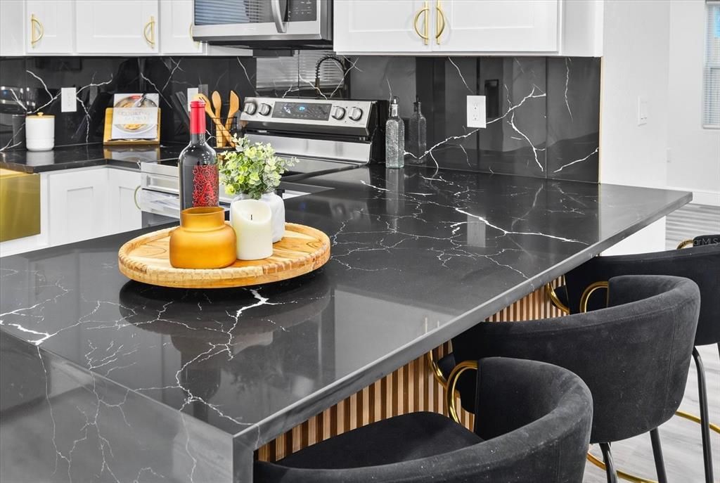 Под контрактом: $395,000 (4 спален, 3 ванн, 1500 Квадратных фут)