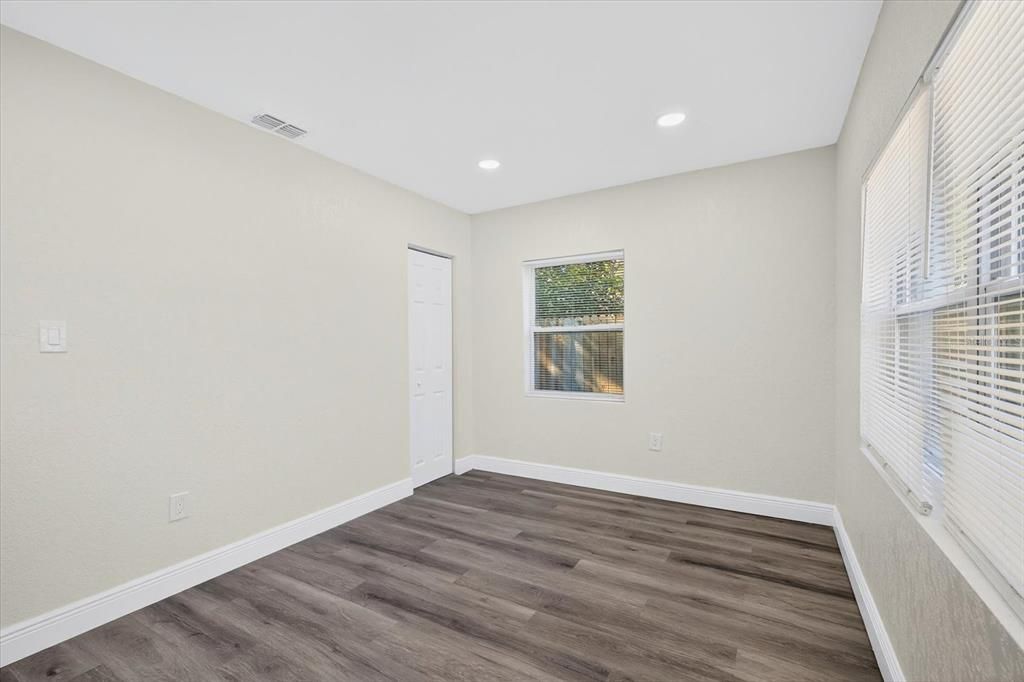 Под контрактом: $395,000 (4 спален, 3 ванн, 1500 Квадратных фут)