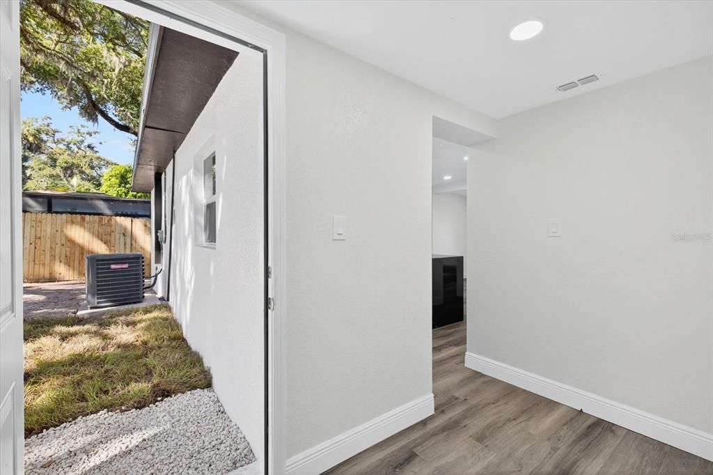 Под контрактом: $395,000 (4 спален, 3 ванн, 1500 Квадратных фут)