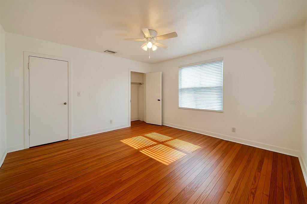 合同活跃: $1,995 (2 贝兹, 1 浴室, 1015 平方英尺)