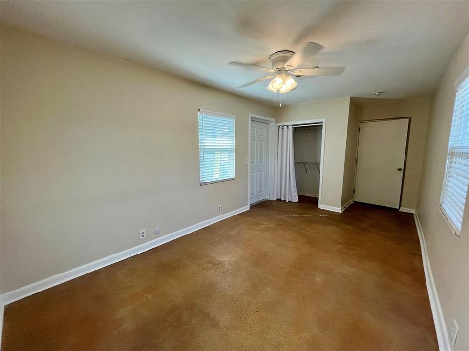 合同活跃: $1,995 (2 贝兹, 1 浴室, 1015 平方英尺)