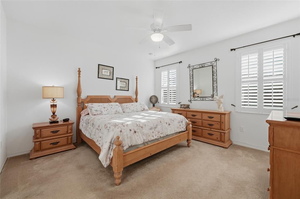 合同活跃: $349,900 (3 贝兹, 2 浴室, 1554 平方英尺)