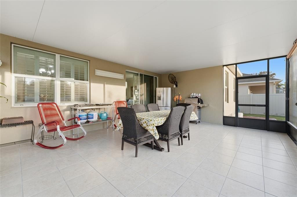 合同活跃: $349,900 (3 贝兹, 2 浴室, 1554 平方英尺)