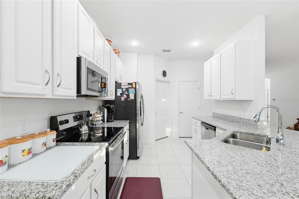 合同活跃: $349,900 (3 贝兹, 2 浴室, 1554 平方英尺)