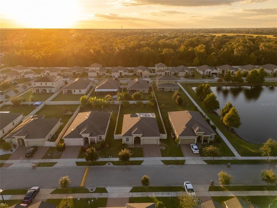 合同活跃: $349,900 (3 贝兹, 2 浴室, 1554 平方英尺)