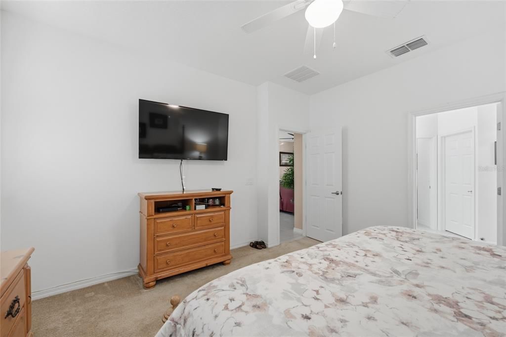 合同活跃: $349,900 (3 贝兹, 2 浴室, 1554 平方英尺)