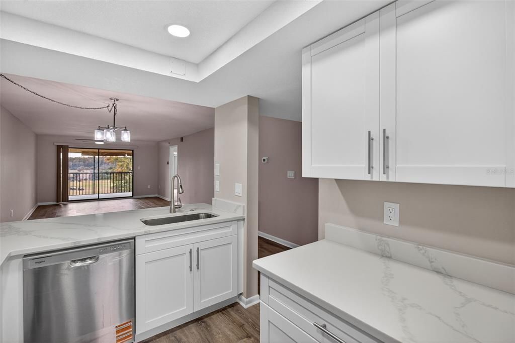 待售: $264,900 (2 贝兹, 2 浴室, 1125 平方英尺)