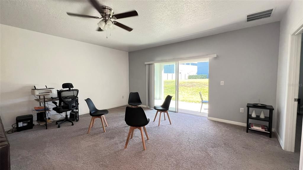 En Venta: $439,900 (4 camas, 3 baños, 2112 Pies cuadrados)