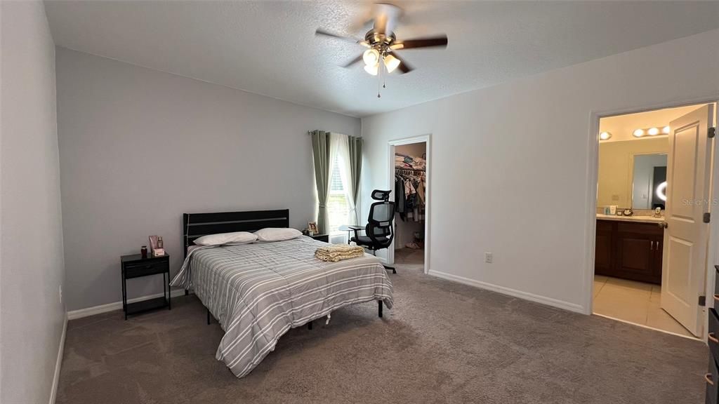 En Venta: $439,900 (4 camas, 3 baños, 2112 Pies cuadrados)