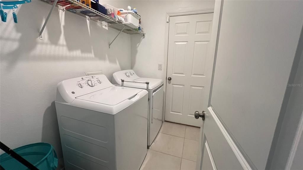 En Venta: $439,900 (4 camas, 3 baños, 2112 Pies cuadrados)