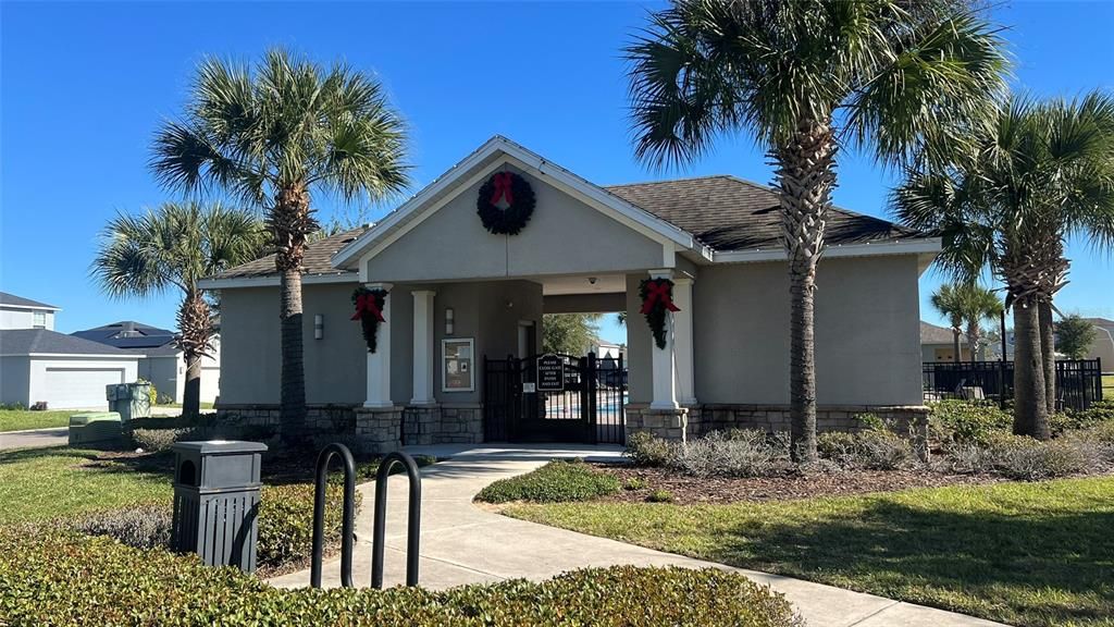 En Venta: $439,900 (4 camas, 3 baños, 2112 Pies cuadrados)