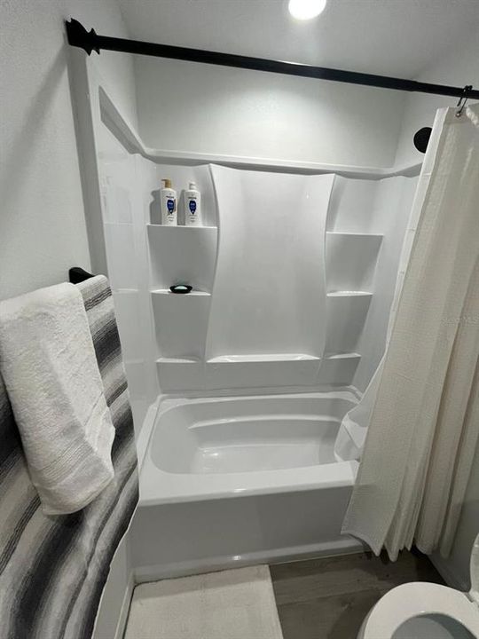 待售: $285,000 (2 贝兹, 2 浴室, 725 平方英尺)