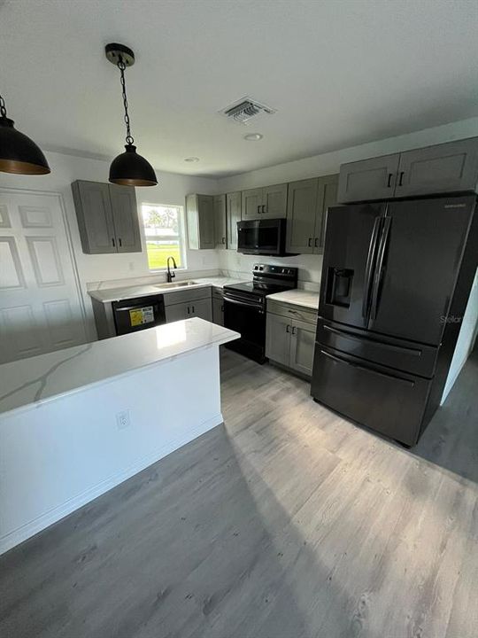 待售: $285,000 (2 贝兹, 2 浴室, 725 平方英尺)