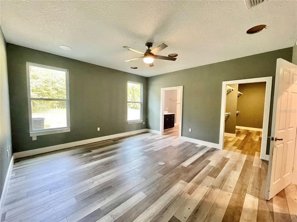 En Venta: $586,000 (3 camas, 2 baños, 2135 Pies cuadrados)