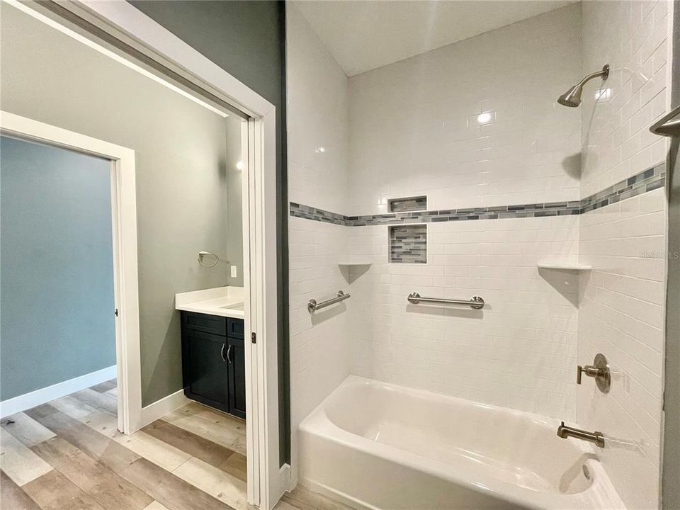 En Venta: $586,000 (3 camas, 2 baños, 2135 Pies cuadrados)