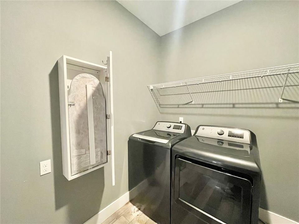 En Venta: $586,000 (3 camas, 2 baños, 2135 Pies cuadrados)