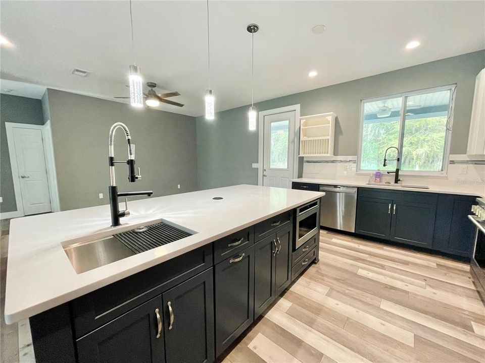 En Venta: $586,000 (3 camas, 2 baños, 2135 Pies cuadrados)