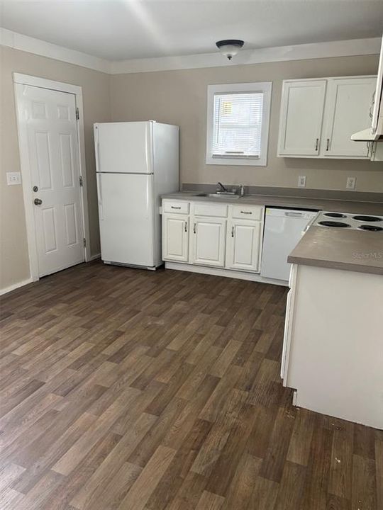 For Sale: $179,900 (3 beds, 1 baths, 1456 Square Feet)