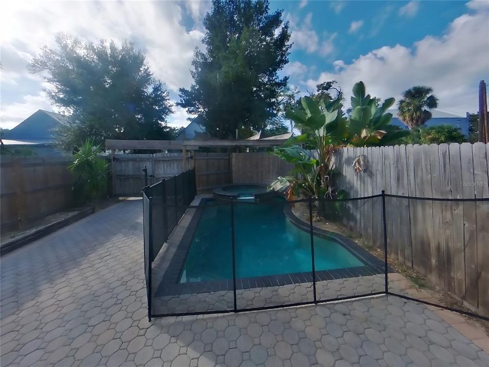 Active With Contract: $2,289 (3 beds, 2 baths, 1518 Square Feet)