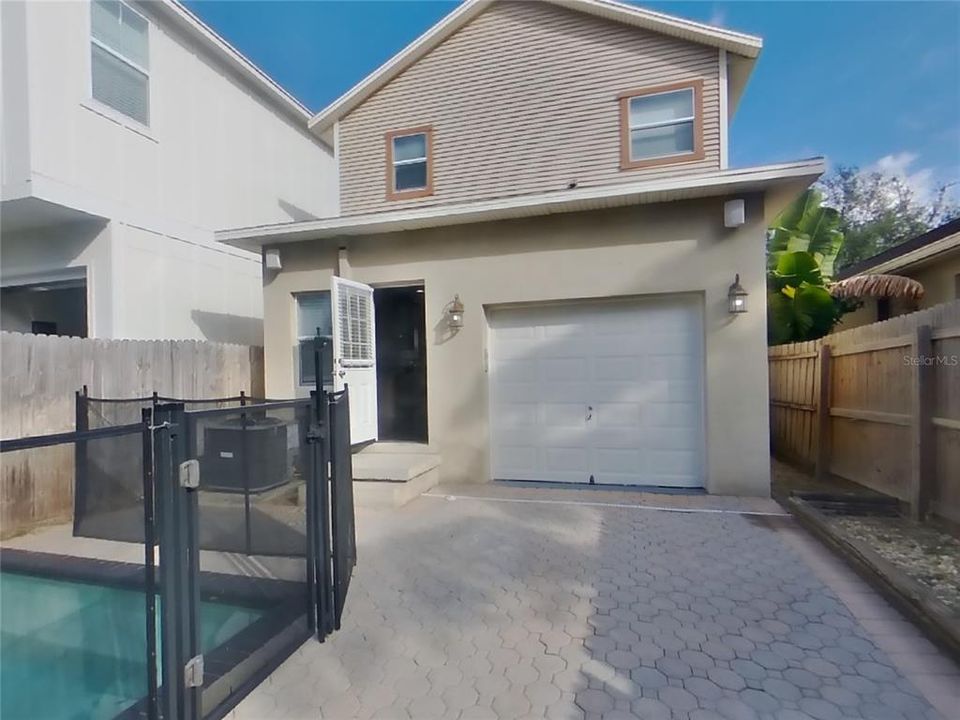 Active With Contract: $2,289 (3 beds, 2 baths, 1518 Square Feet)