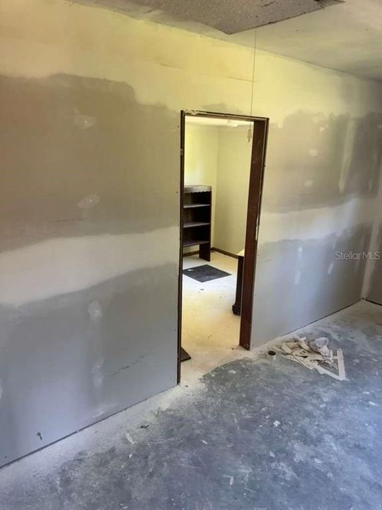 For Sale: $385,000 (3 beds, 2 baths, 1827 Square Feet)