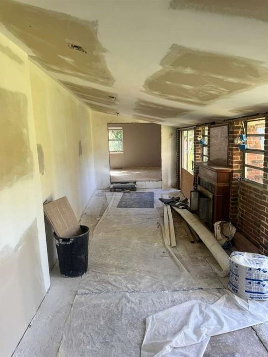 For Sale: $385,000 (3 beds, 2 baths, 1827 Square Feet)