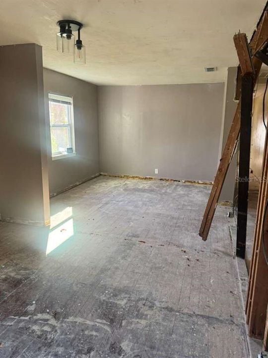 For Sale: $385,000 (3 beds, 2 baths, 1827 Square Feet)