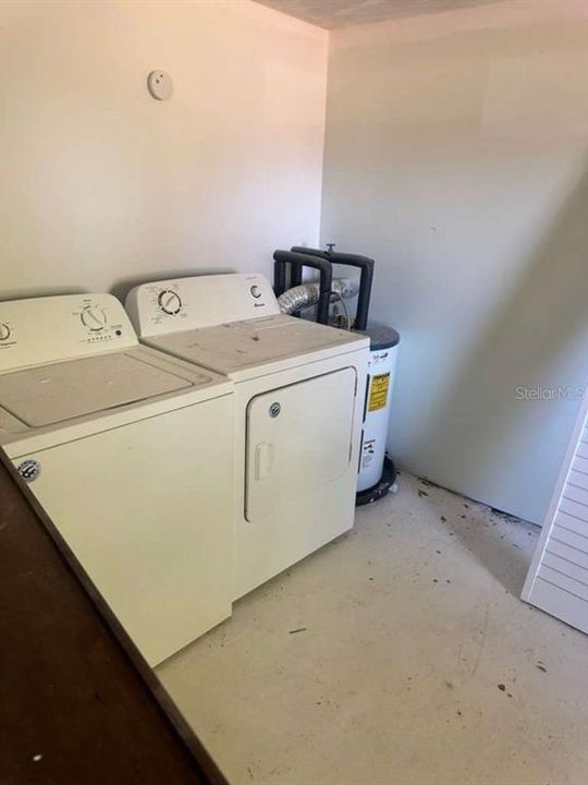 For Sale: $385,000 (3 beds, 2 baths, 1827 Square Feet)