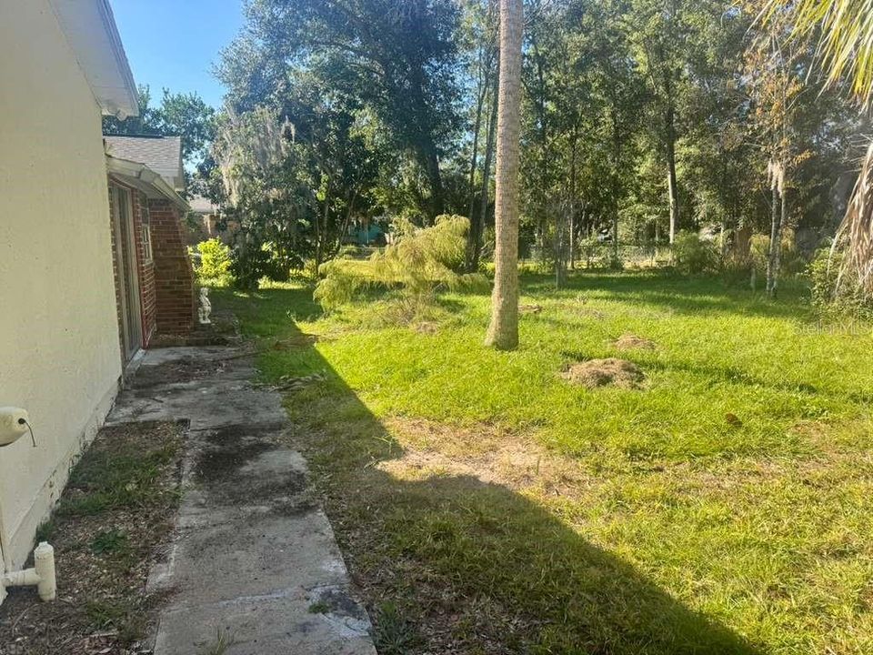 For Sale: $385,000 (3 beds, 2 baths, 1827 Square Feet)