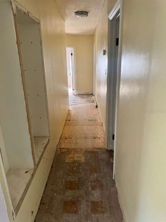 For Sale: $385,000 (3 beds, 2 baths, 1827 Square Feet)