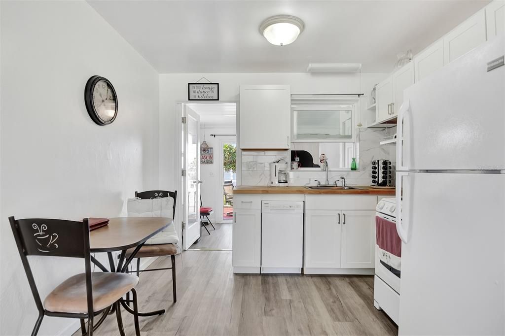 En Venta: $279,000 (2 camas, 1 baños, 811 Pies cuadrados)