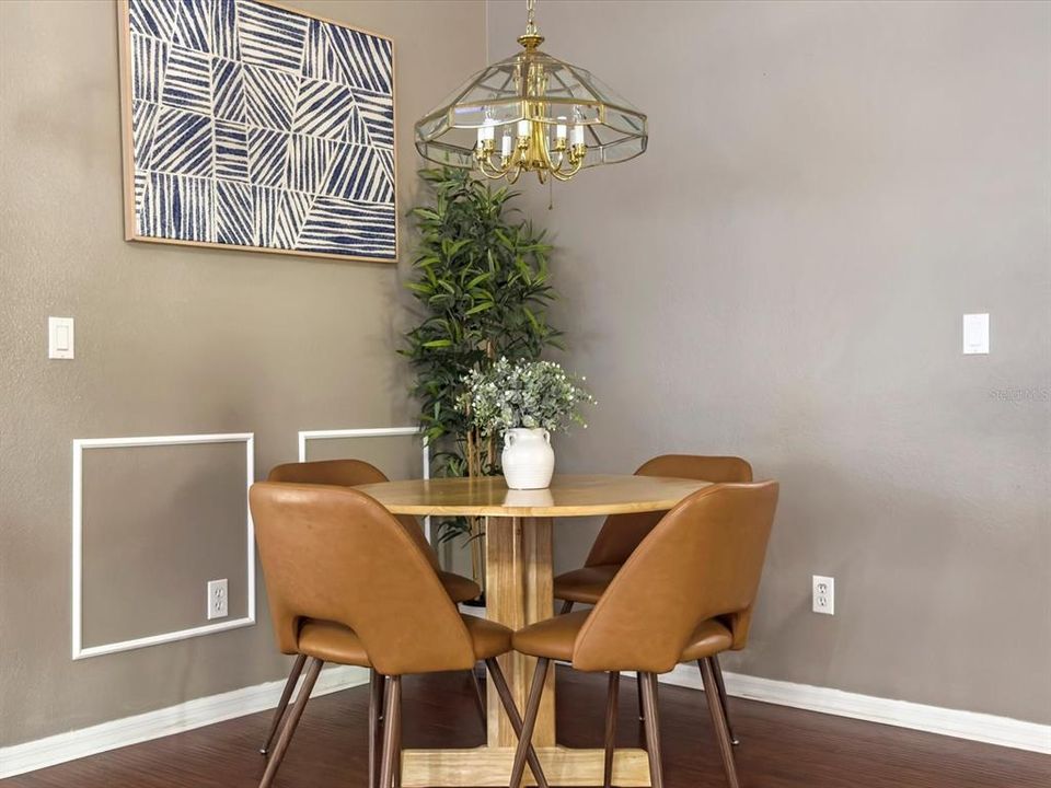 Active With Contract: $279,999 (2 beds, 2 baths, 1427 Square Feet)