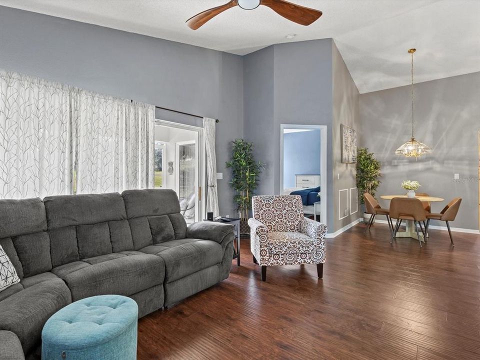 Active With Contract: $279,999 (2 beds, 2 baths, 1427 Square Feet)