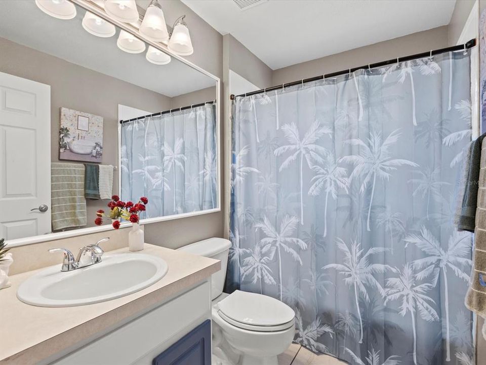 Active With Contract: $279,999 (2 beds, 2 baths, 1427 Square Feet)