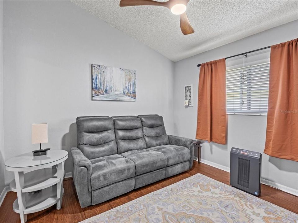 Active With Contract: $279,999 (2 beds, 2 baths, 1427 Square Feet)