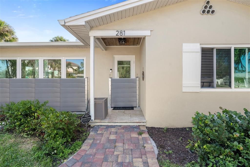 Active With Contract: $625,000 (2 beds, 1 baths, 1124 Square Feet)