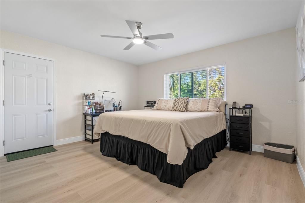 Active With Contract: $625,000 (2 beds, 1 baths, 1124 Square Feet)