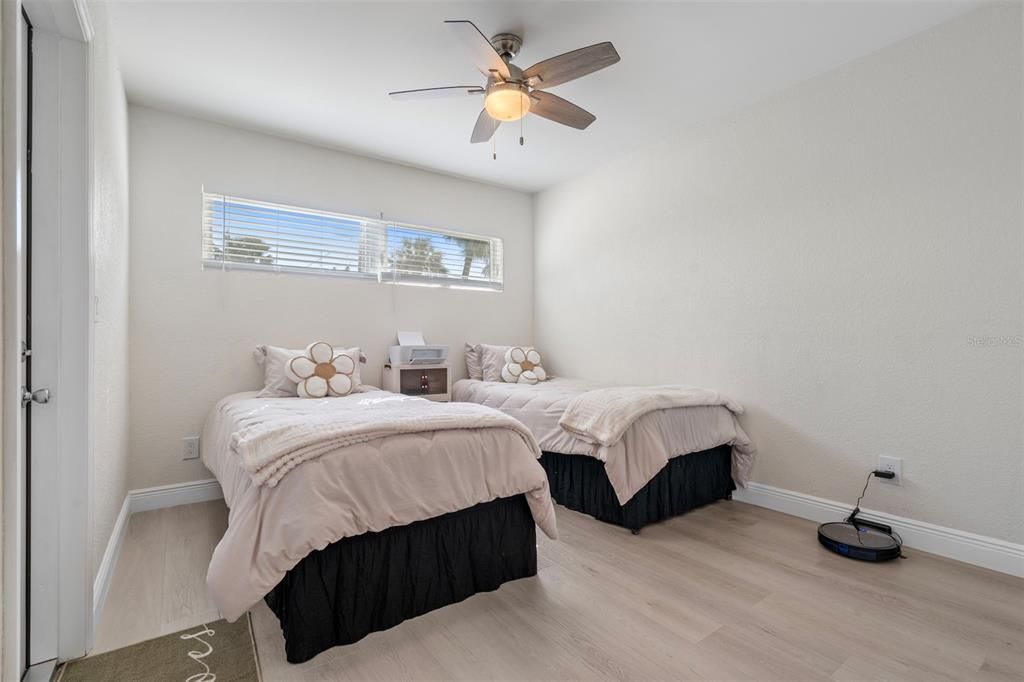 Active With Contract: $625,000 (2 beds, 1 baths, 1124 Square Feet)