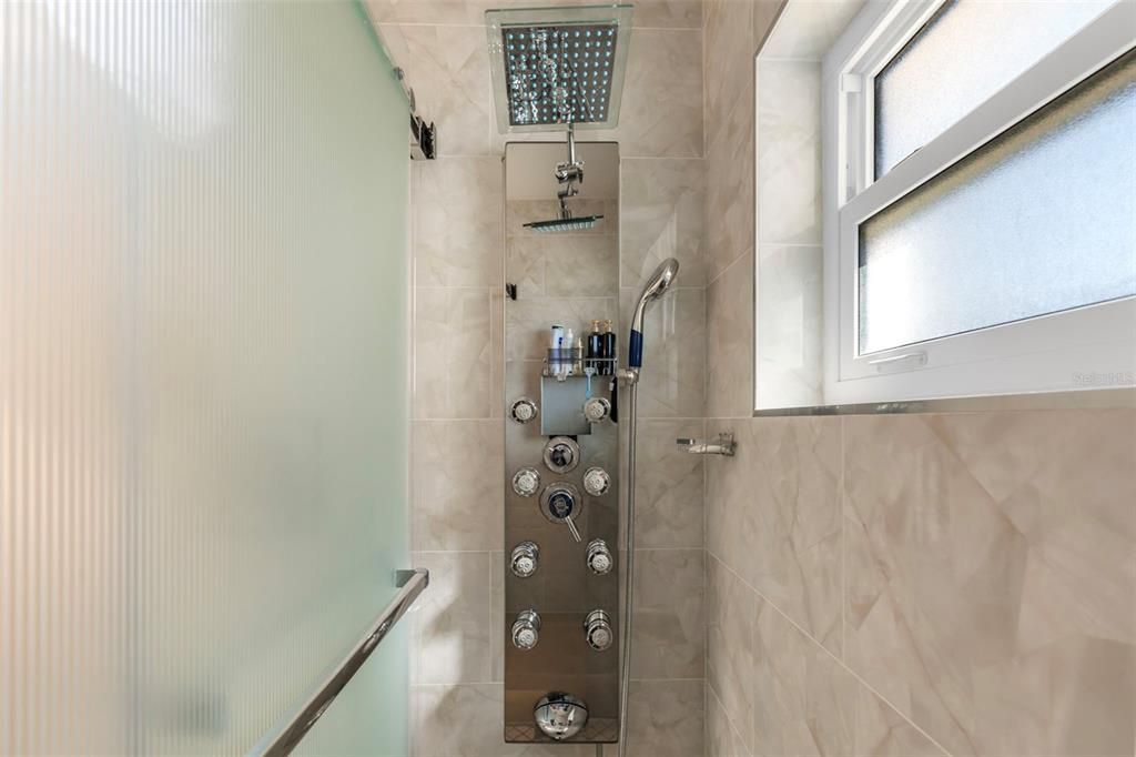 Active With Contract: $625,000 (2 beds, 1 baths, 1124 Square Feet)