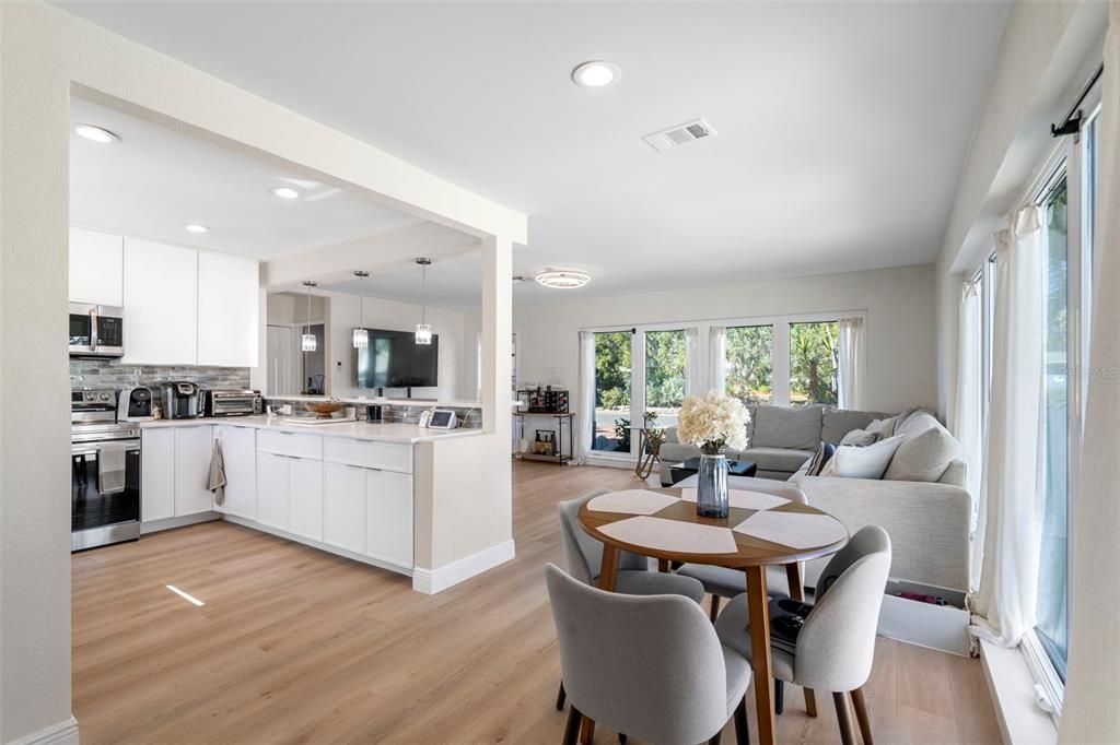 Active With Contract: $625,000 (2 beds, 1 baths, 1124 Square Feet)