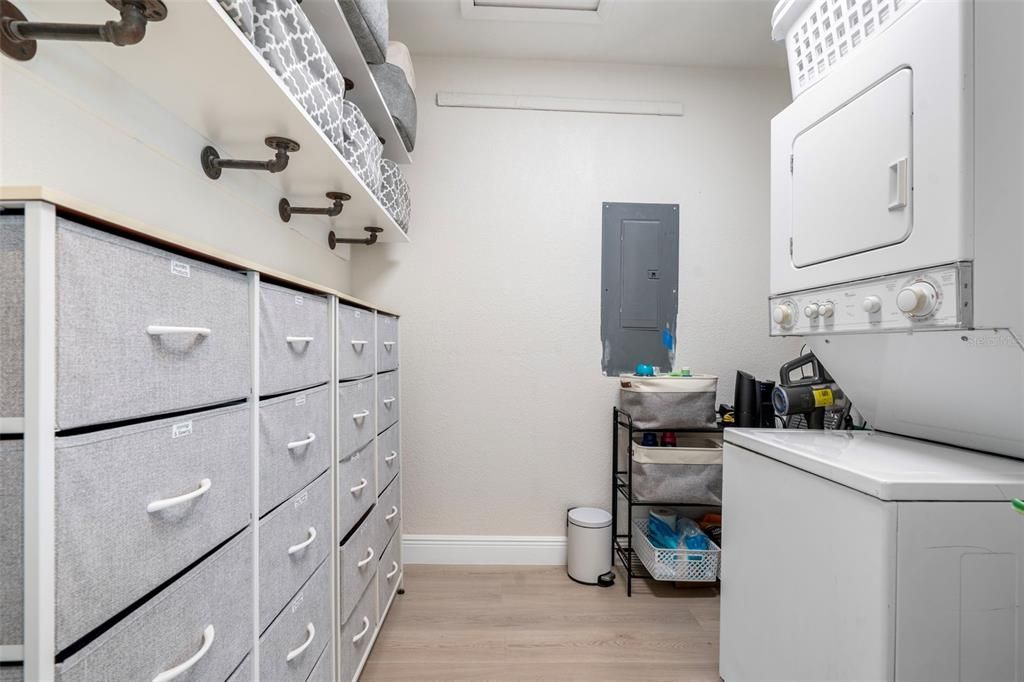 Active With Contract: $625,000 (2 beds, 1 baths, 1124 Square Feet)