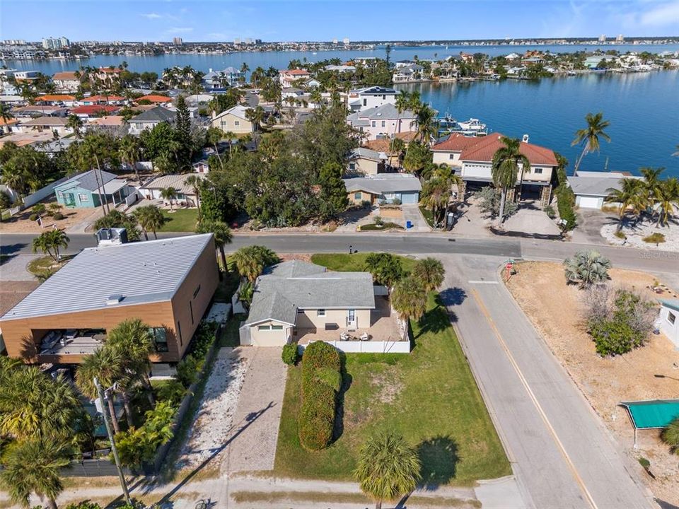 Active With Contract: $625,000 (2 beds, 1 baths, 1124 Square Feet)