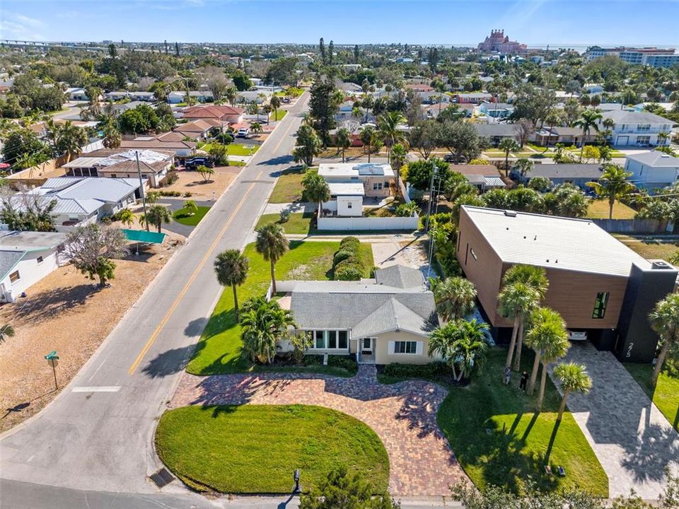 Active With Contract: $625,000 (2 beds, 1 baths, 1124 Square Feet)