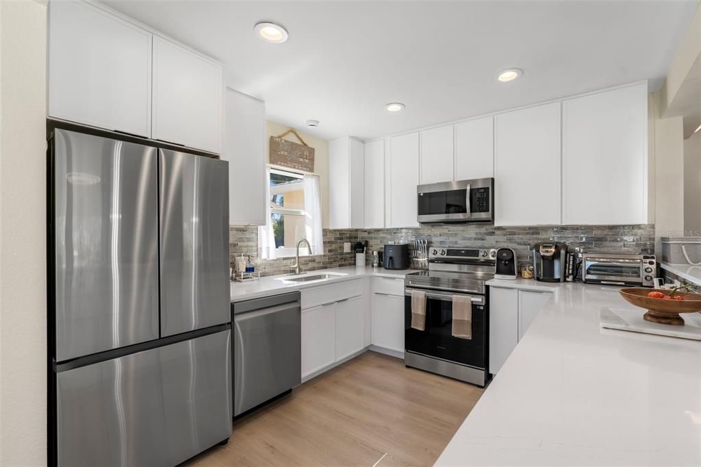 Active With Contract: $625,000 (2 beds, 1 baths, 1124 Square Feet)