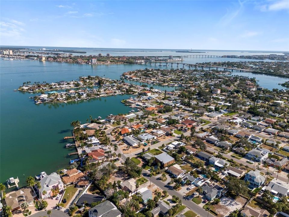 Active With Contract: $625,000 (2 beds, 1 baths, 1124 Square Feet)