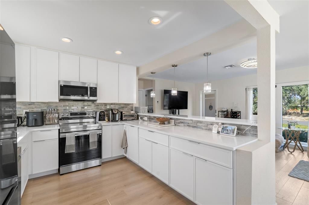 Active With Contract: $625,000 (2 beds, 1 baths, 1124 Square Feet)