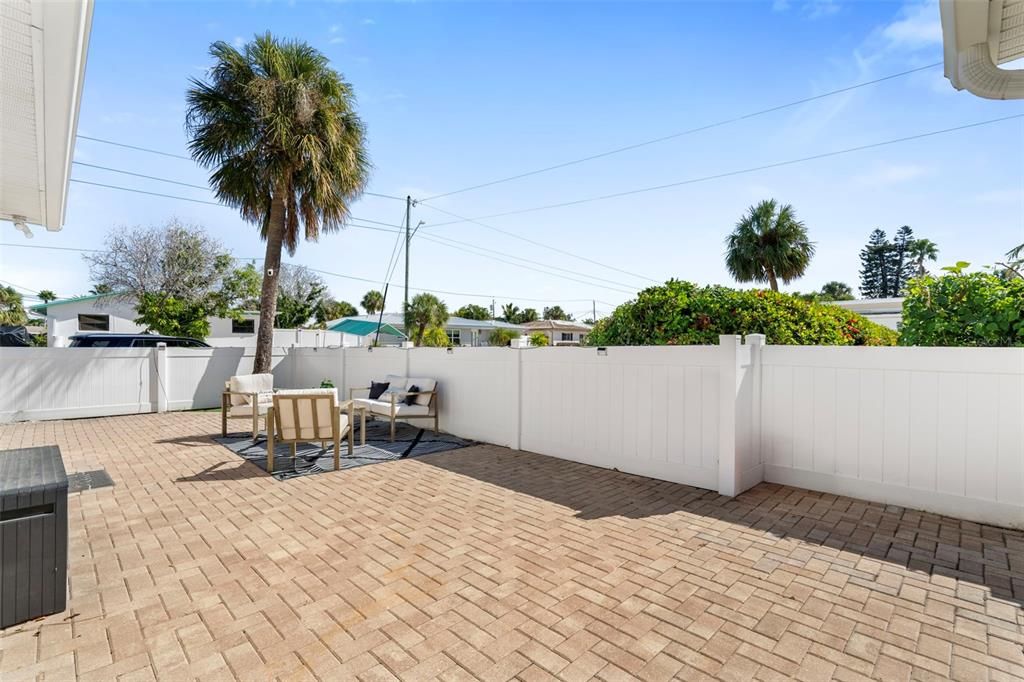 Active With Contract: $625,000 (2 beds, 1 baths, 1124 Square Feet)